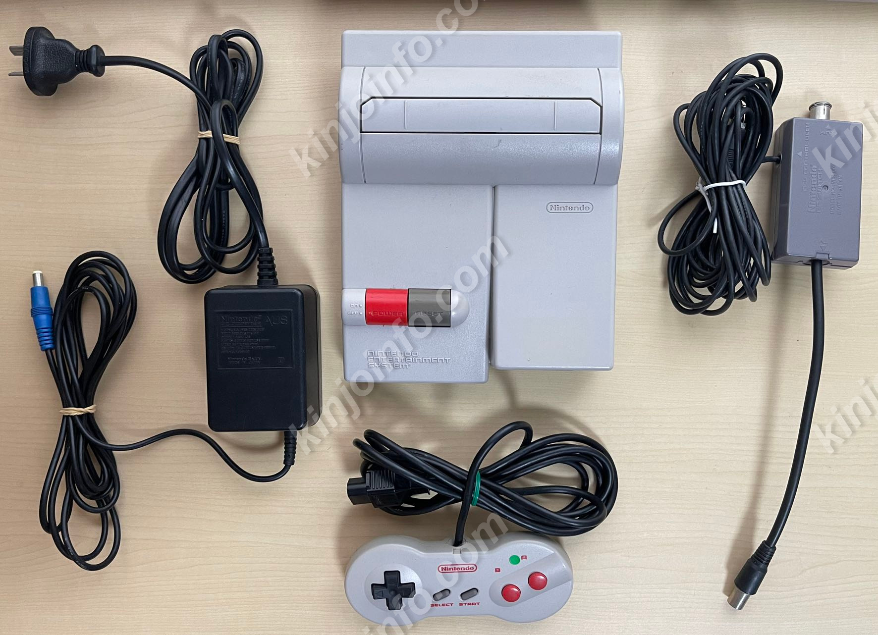 NES本体一式（NES-101 トップローダー コントロールデッキ）【中古・PAL版・FC豪州版】