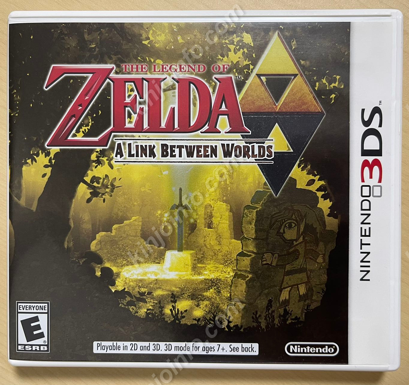 The Legend of Zelda: A Link Between Worlds（ゼルダの伝説 神々のトライフォース2）【中古美品・3DS日本版】